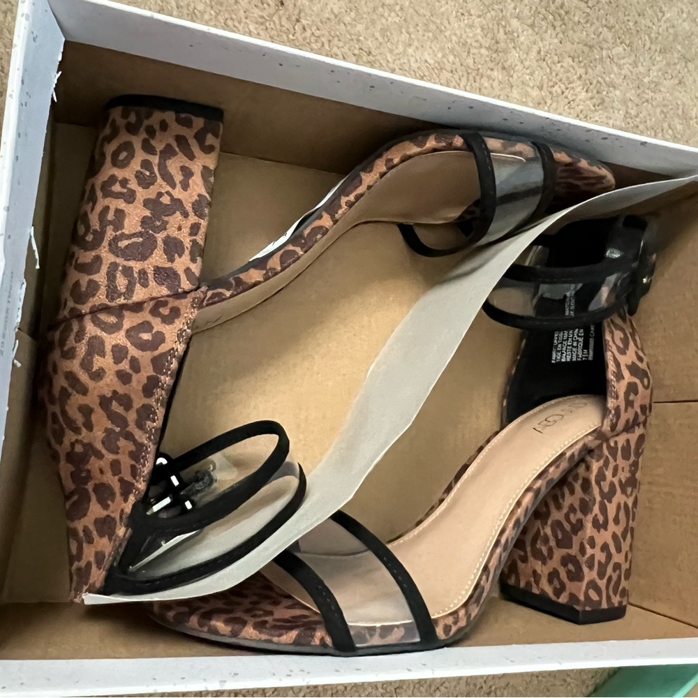 NWT Adelyn-Fab Leopard Opened Toe Heels